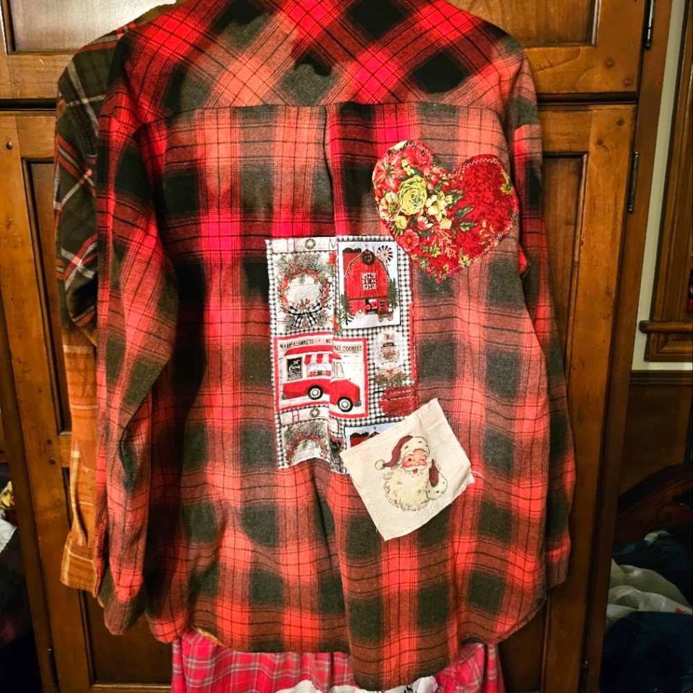 Christmas country flannel w/patches, M